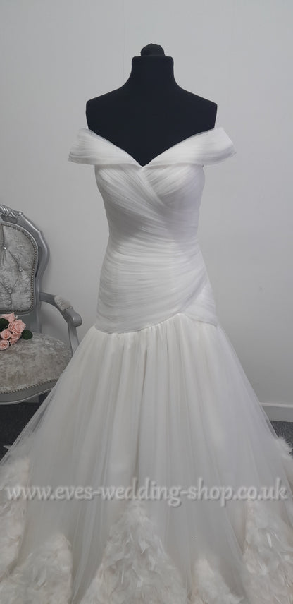 Anna Lizh feather off the shoulder wedding dress UK 12