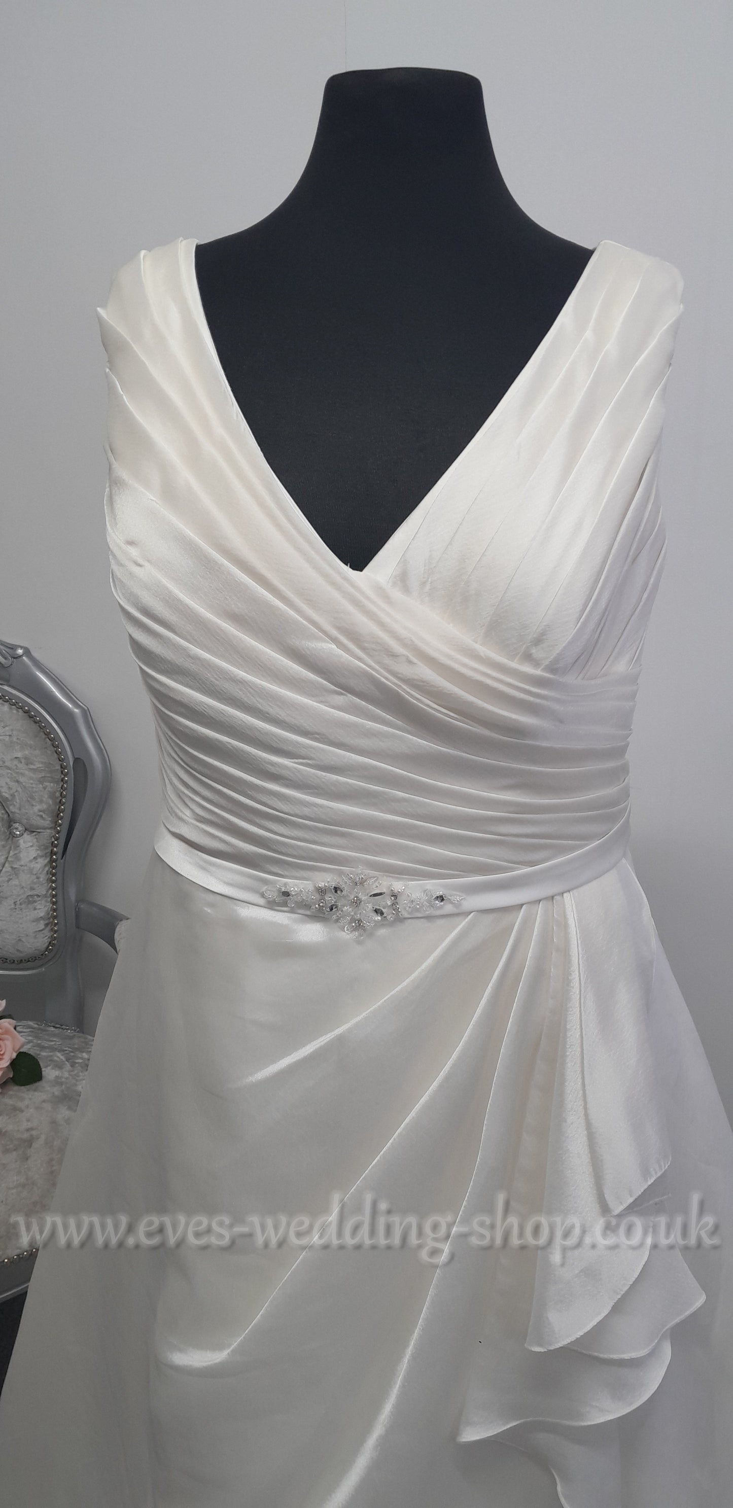 Berketex Ivory V neck wedding dress UK 22/24