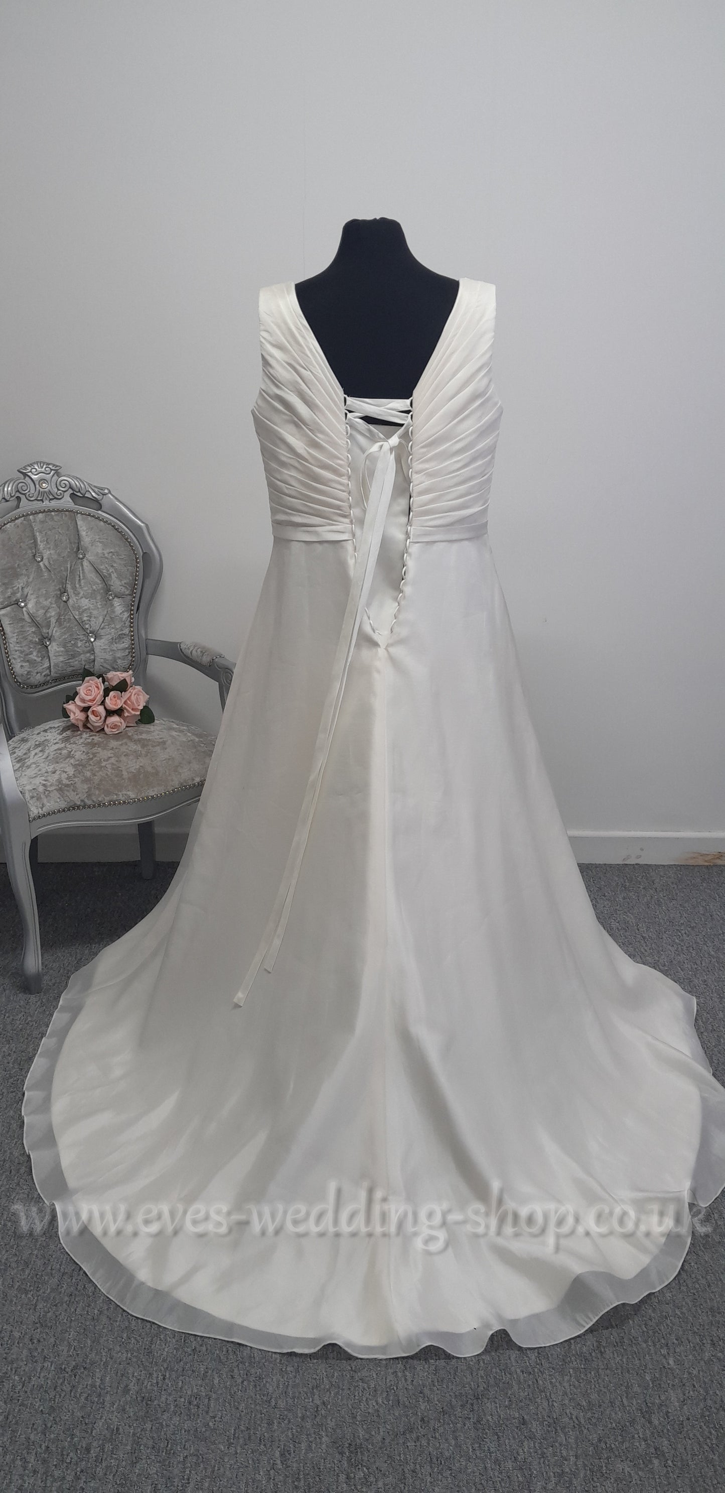 Berketex Ivory V neck wedding dress UK 22/24