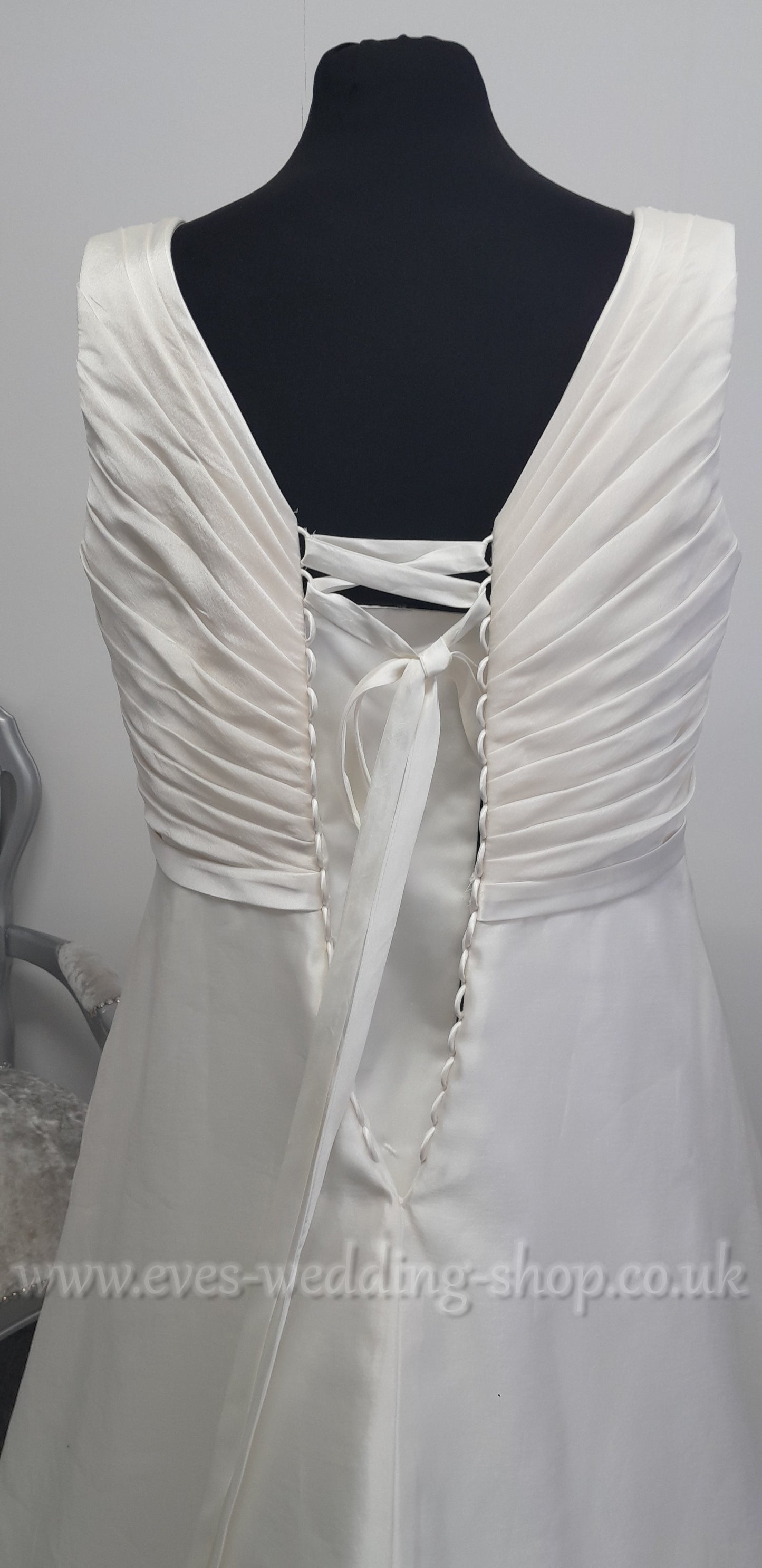 Berketex Ivory V neck wedding dress UK 22/24