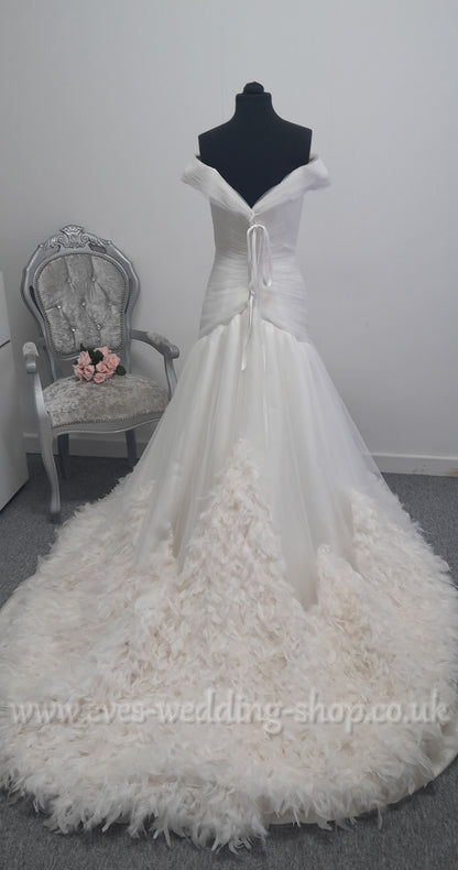 Anna Lizh feather off the shoulder wedding dress UK 12