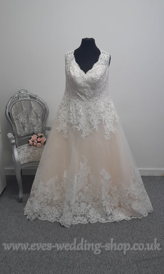 David's Bridal ivory / champagne wedding dress US 20, UK 22