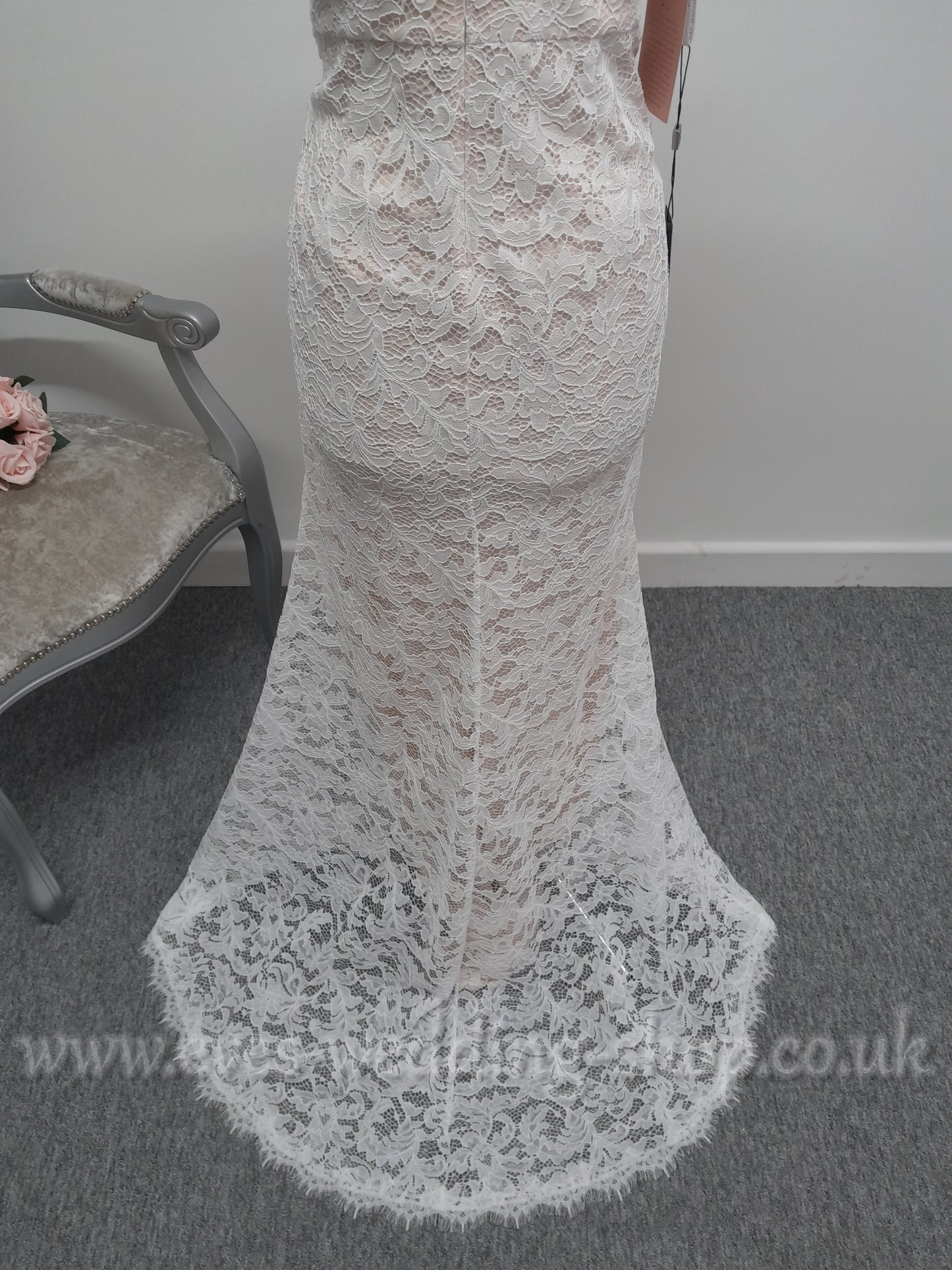 Tadashi Shoji ivory/petal colour simple lightweight wedding dress US 6, UK 10