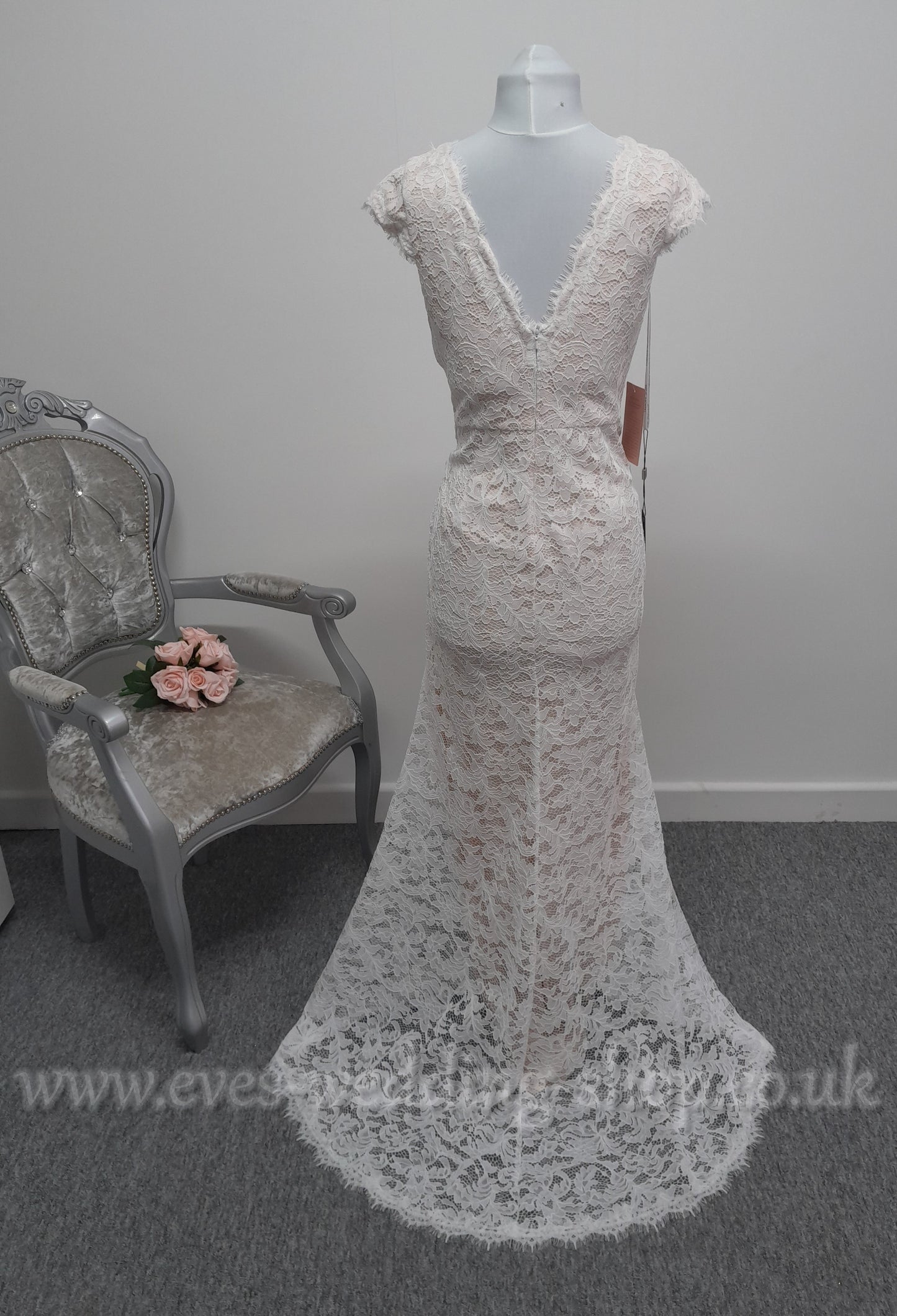 Tadashi Shoji ivory/petal colour simple lightweight wedding dress US 6, UK 10