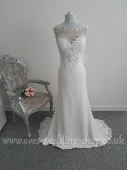 Sweetheart ivory nude crepe  wedding dress UK 14