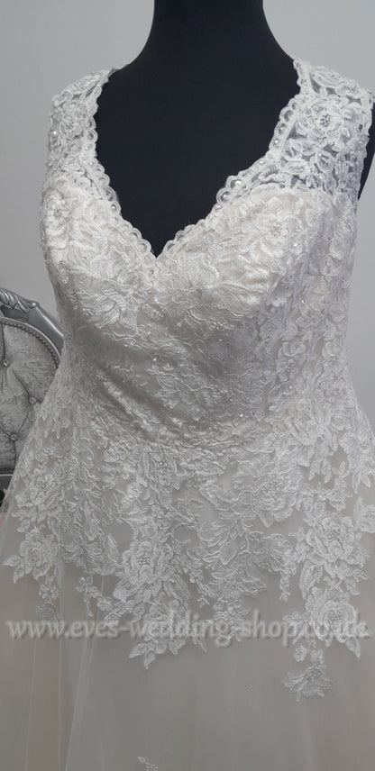 David's Bridal ivory / champagne wedding dress US 20, UK 22