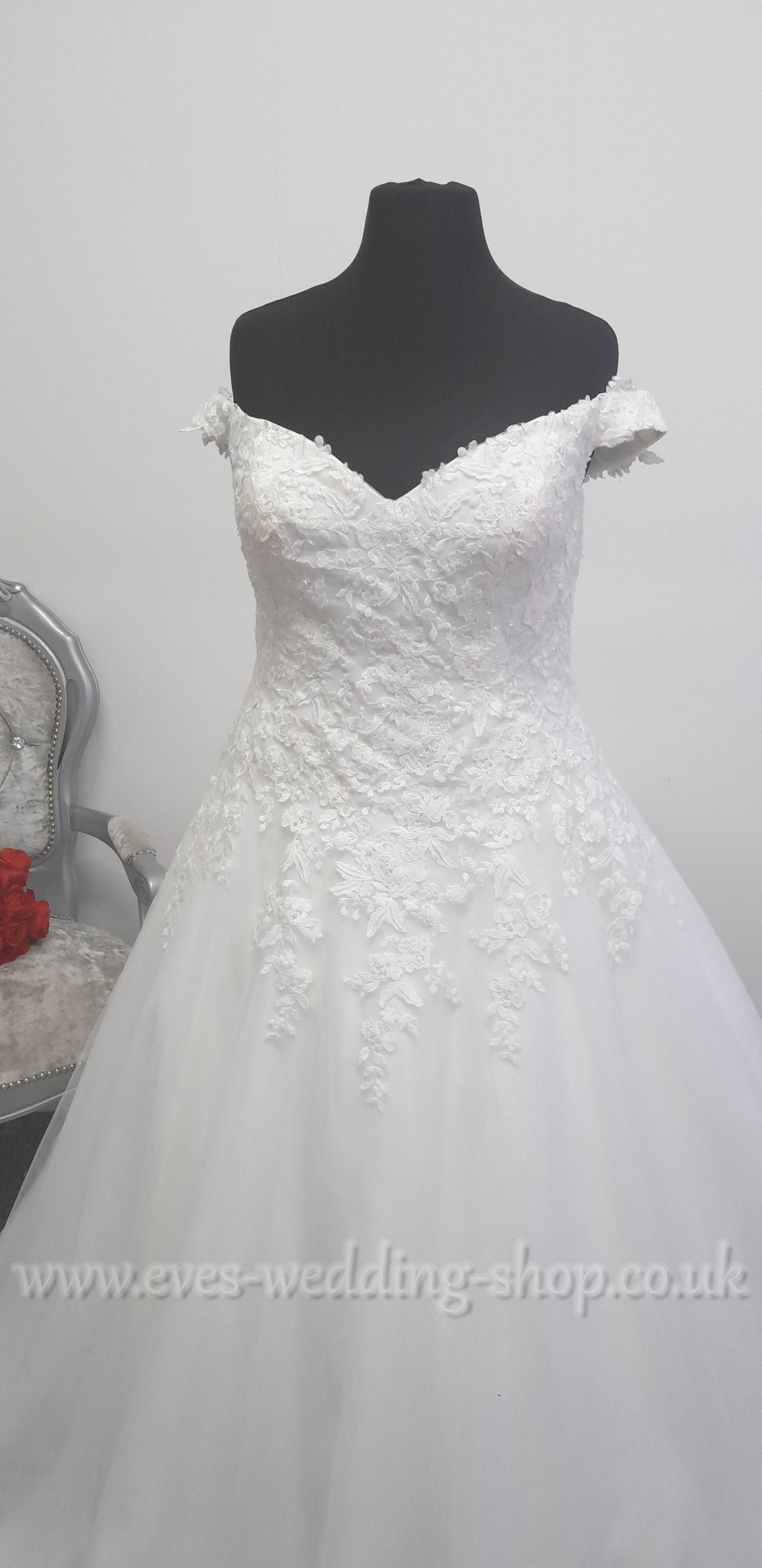 Beautiful ivory off the shoulder wedding dress UK 22