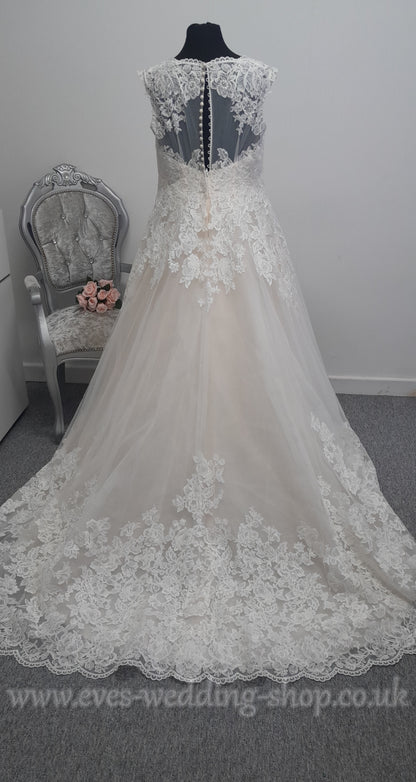 David's Bridal ivory / champagne wedding dress US 20, UK 22