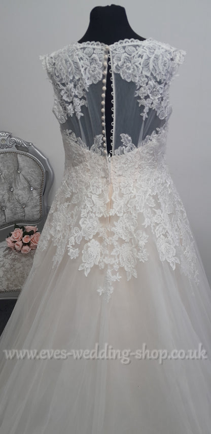 David's Bridal ivory / champagne wedding dress US 20, UK 22