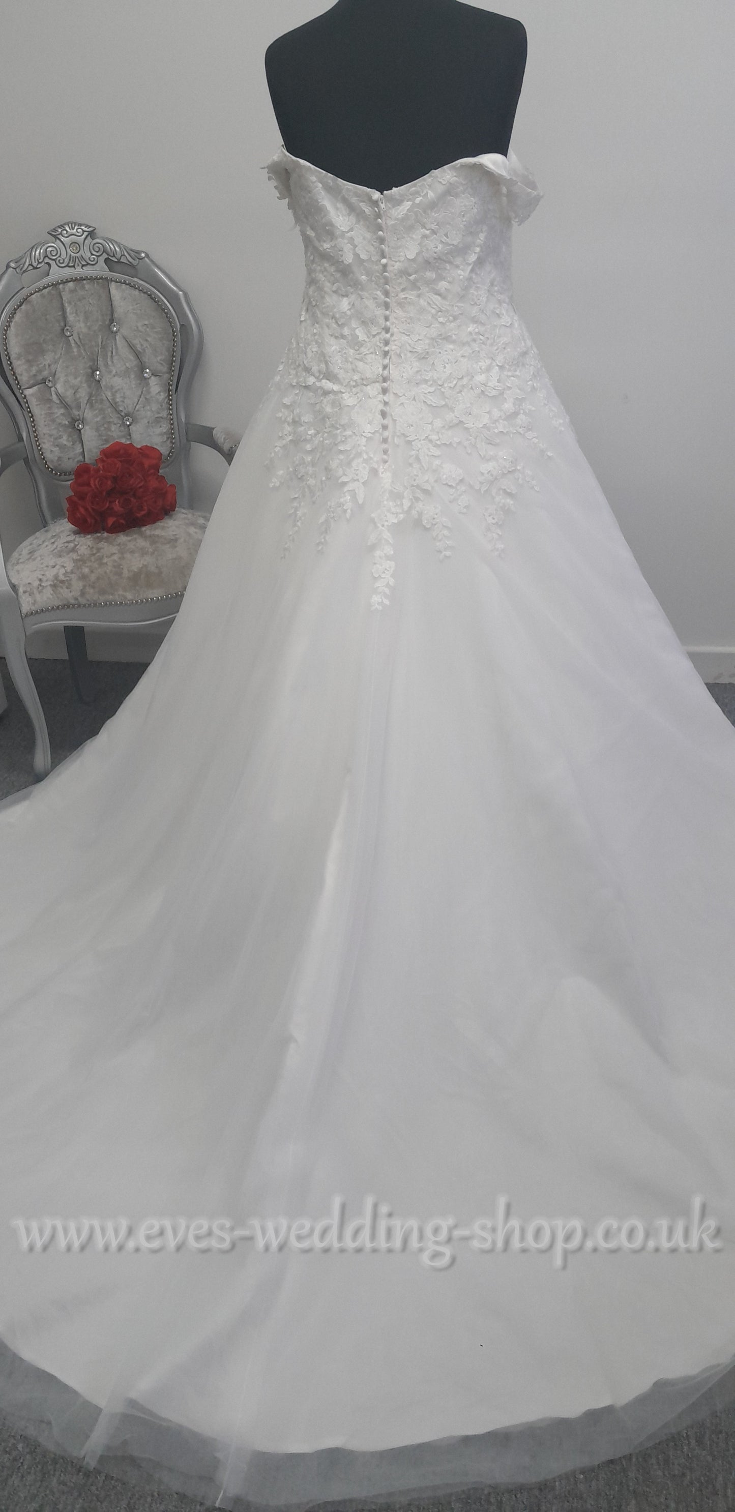 Beautiful ivory off the shoulder wedding dress UK 22