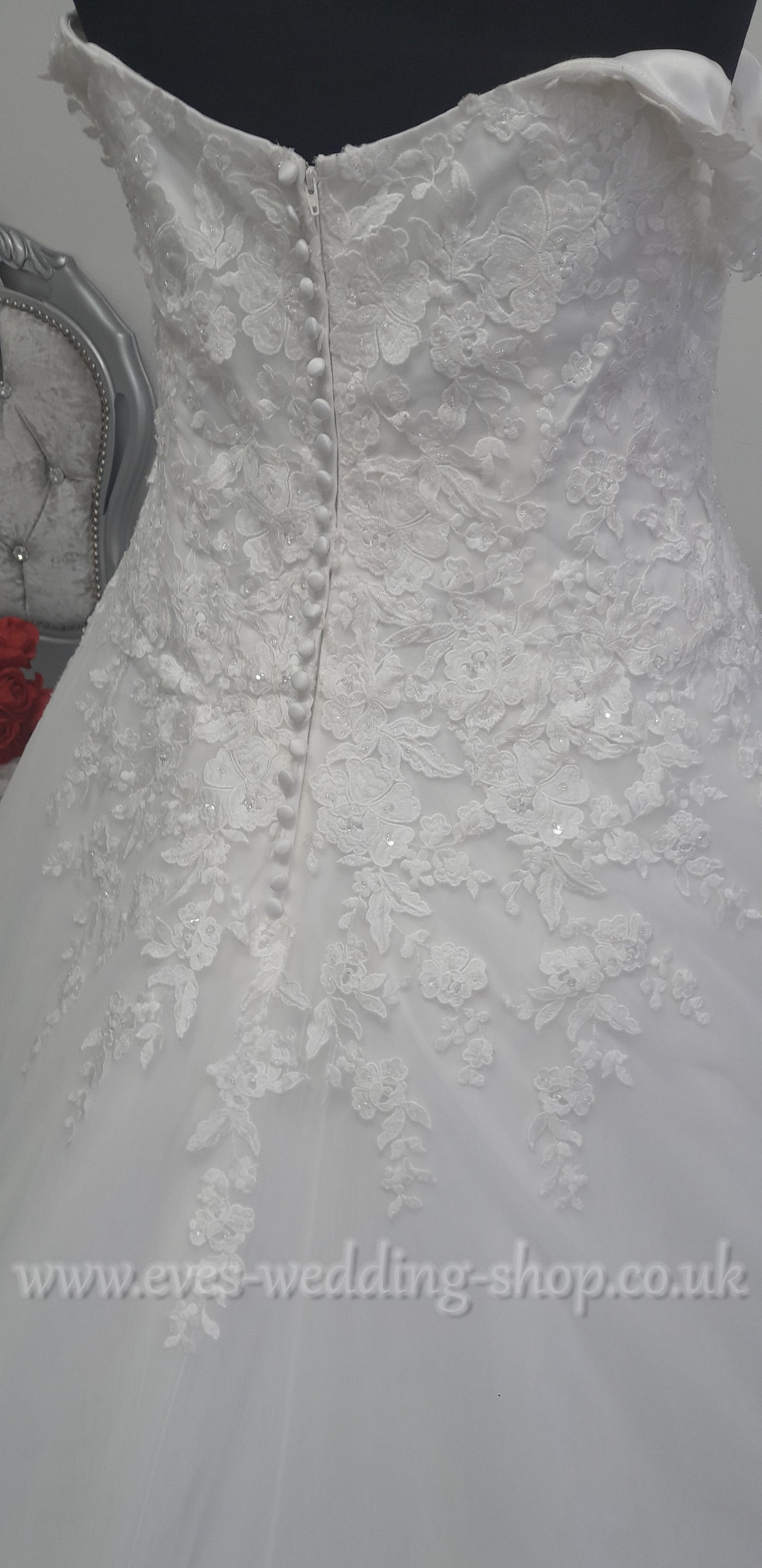 Beautiful ivory off the shoulder wedding dress UK 22