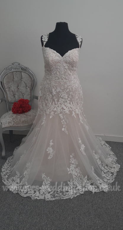 Almond ivory wedding dress with off shoulder straps UK 22
