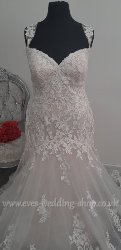 Almond ivory wedding dress with off shoulder straps UK 22