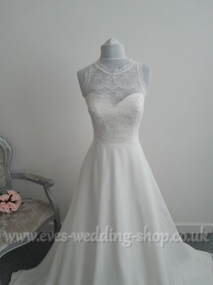 Bianco Evento ''Nala'' ivory chiffon wedding dress UK 12, EU 40