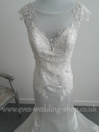 Berketex ''Riley''  ivory wedding dress with lace cut out train UK 12