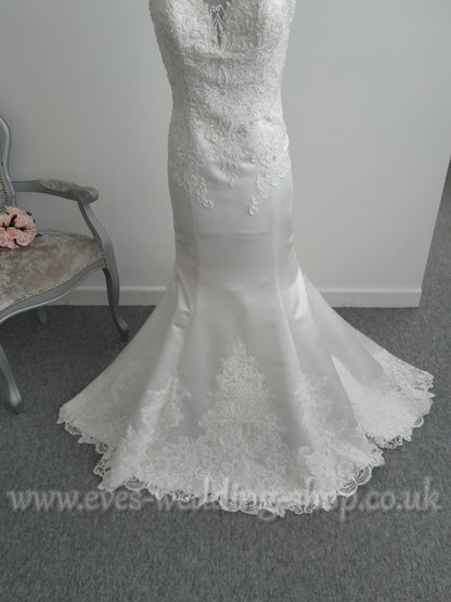 Berketex ''Riley''  ivory wedding dress with lace cut out train UK 12