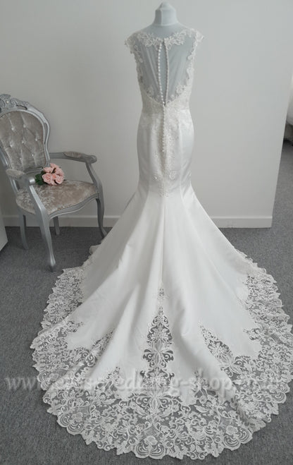 Berketex ''Riley''  ivory wedding dress with lace cut out train UK 12