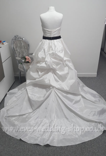 Alfred Angelo wedding dress with black belt UK 16