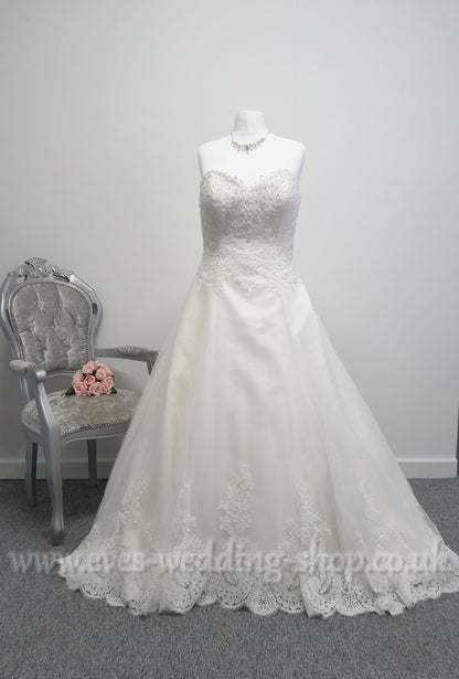 Art Couture AC510 ivory wedding dress UK 16