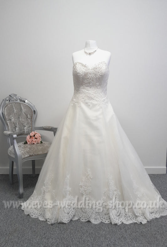 Art Couture AC510 ivory wedding dress UK 16