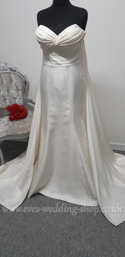 Eva Lendel mikado wedding dress with sleeves and detachable train size 44 /UK 14