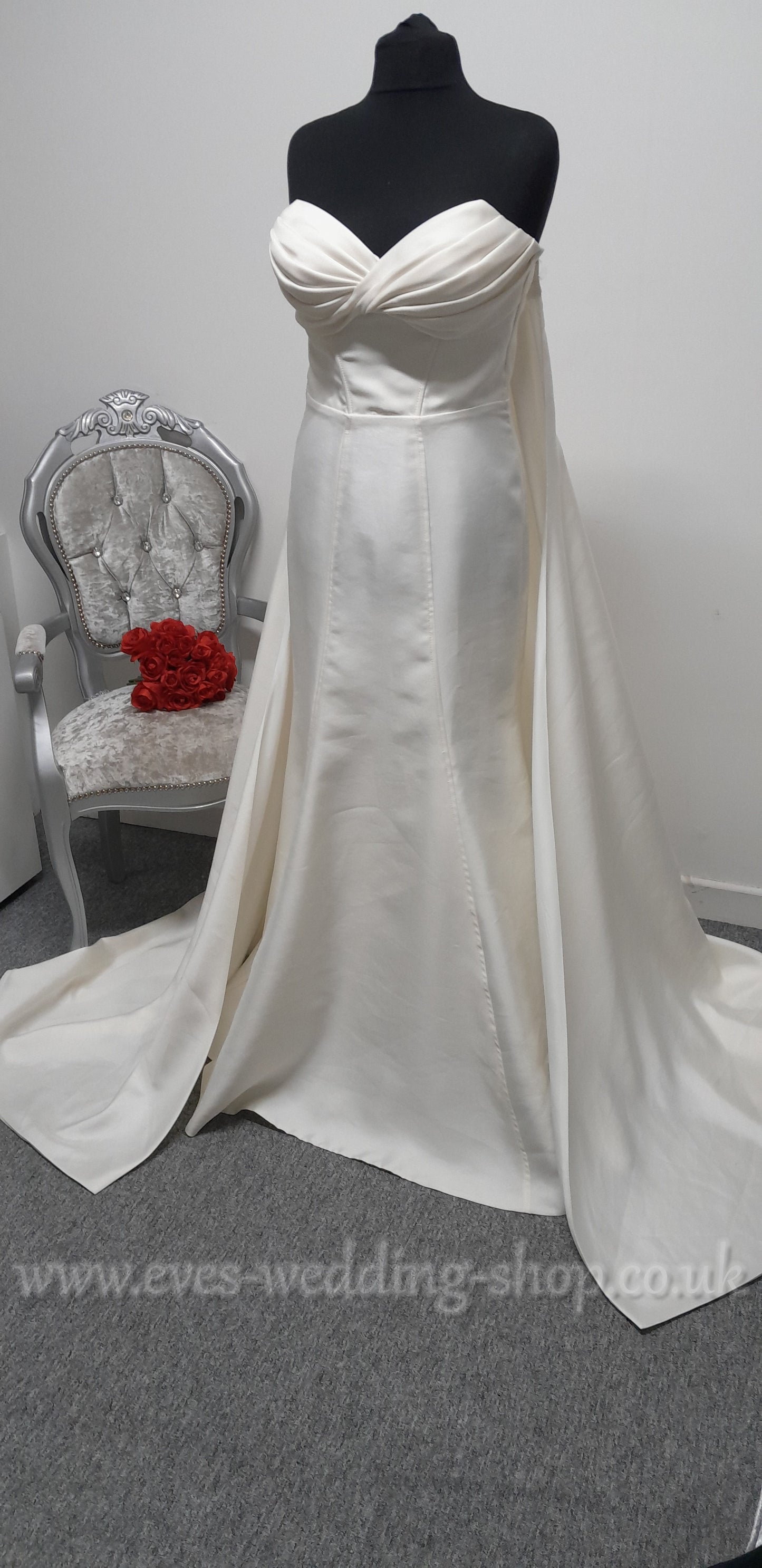 Eva Lendel mikado wedding dress with sleeves and detachable train size 44 /UK 14