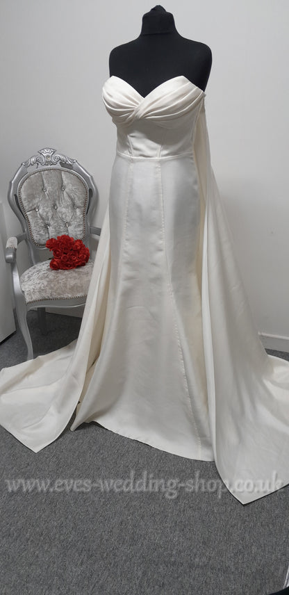 Eva Lendel mikado wedding dress with sleeves and detachable train size 44 /UK 14