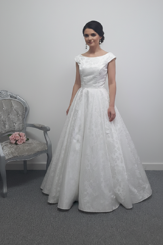 Stunning Elena Ferrara brocade satin ivory wedding dress UK 12