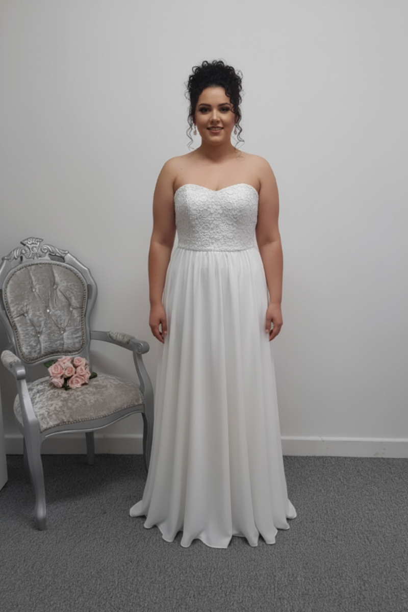 Ivory crochet bodice crepe wedding dress UK 14