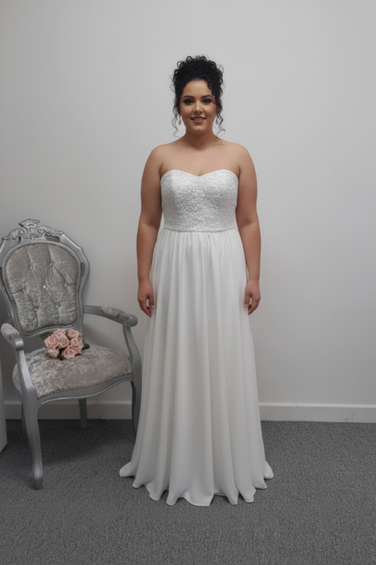 Ivory crochet bodice crepe wedding dress UK 14
