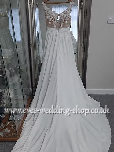 Veromia ivory/nude MW1291  wedding dress UK 12