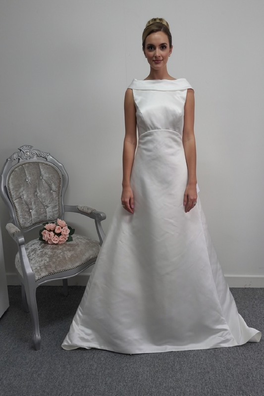 Amanda Wyatt ''Petunia'' boat neckline A-line wedding dress UK 12