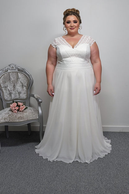 Bianco Evento Margaret ivory crochet/chiffon wedding dress UK 22, EU 48