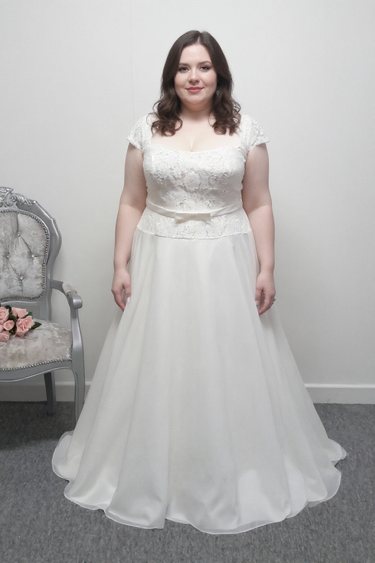 Millie May ivory lace/chiffon wedding dress with straps UK 22