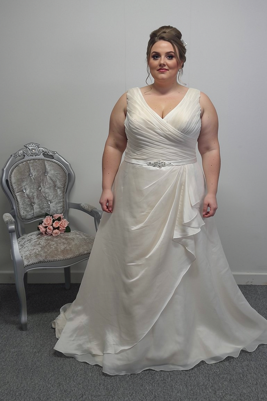 Berketex Ivory V neck wedding dress UK 22/24