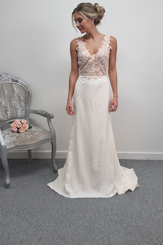 Beautiful ivory crepe wedding dress with floral bodice UK 12