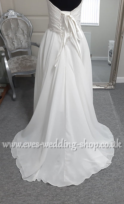 Beautiful ivory dip hem chiffon beach wedding dress UK 8