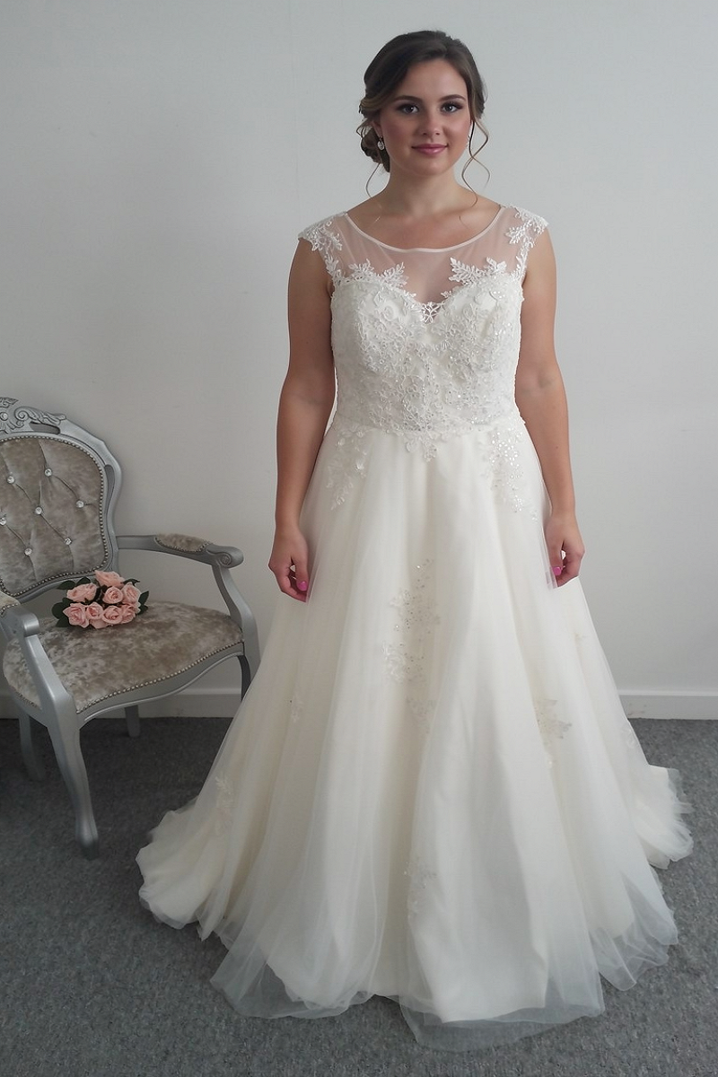 Victoria Kay ivory ball gown wedding dress UK 16