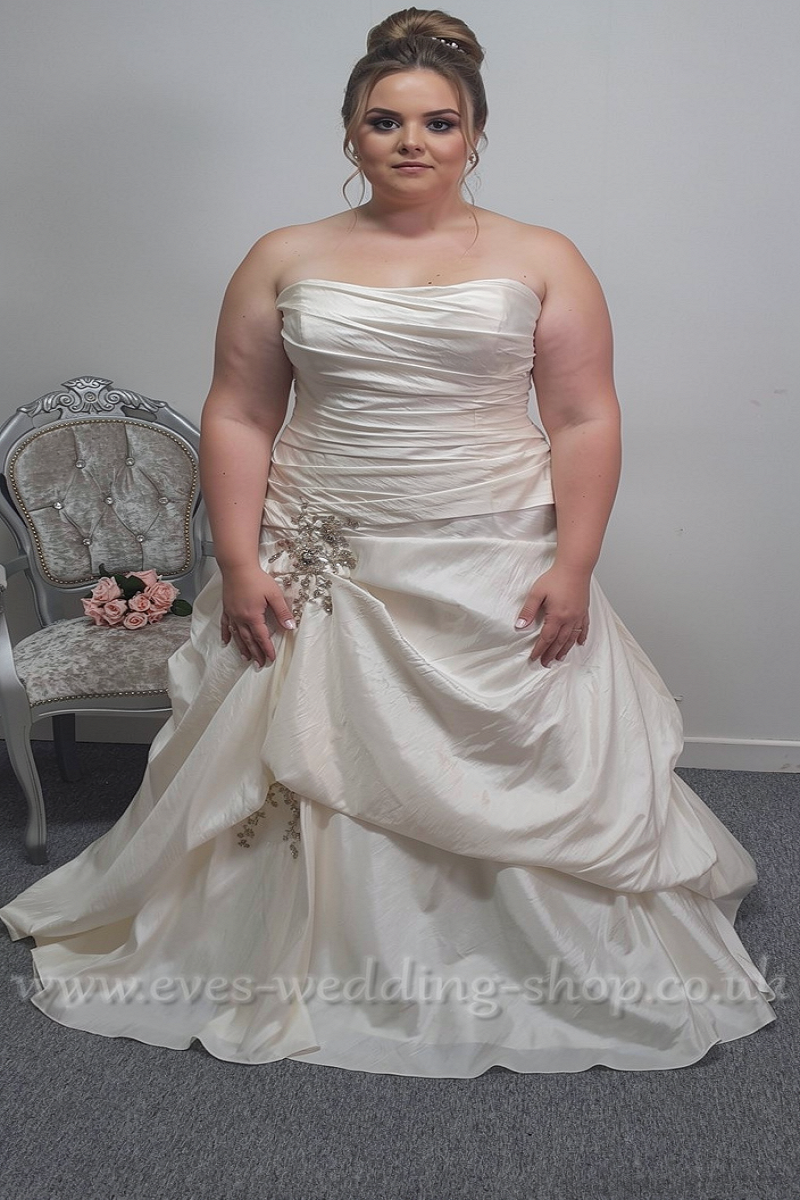 Sonsie  91016 ivory color wedding dress UK 26