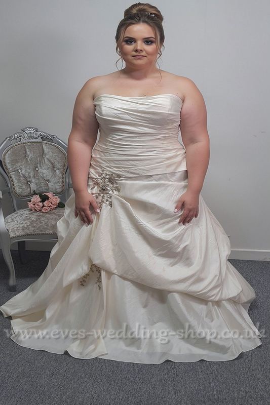 Sonsie  91016 ivory color wedding dress UK 26