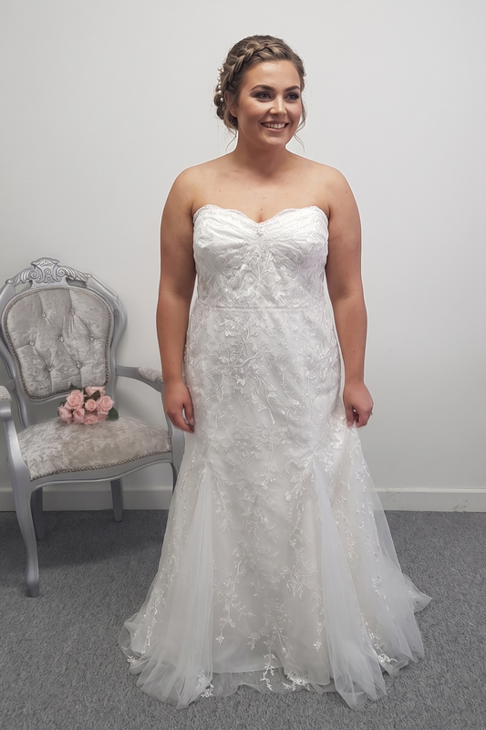 David's Bridal ivory wedding dress US 24, UK 26