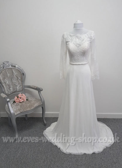 Berketex ivory wedding dress with sleeves UK 10 or size UK 22