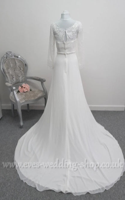 Berketex ivory wedding dress with sleeves UK 10 or size UK 22