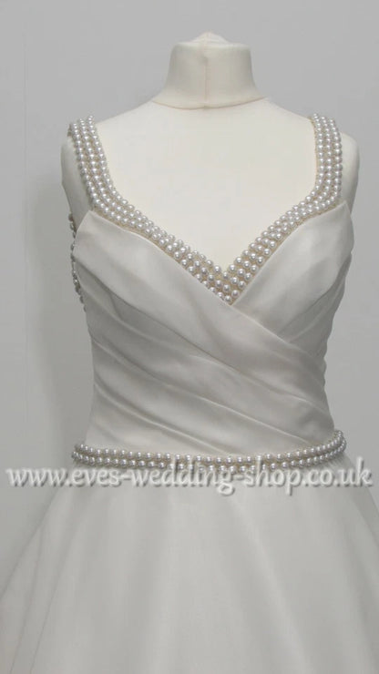 Ronald Joyce Tiffany ivory wedding dress with hidden pockets Uk 10